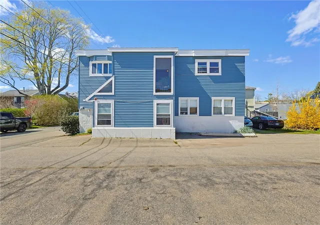 2nd image of 33 Halsey St, Newport, RI 02840 | MLS# 1413594