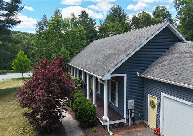 Homes for sale in Brooklyn, CT | 17 Blackwells Landing, Brooklyn, CT 06234 | MLS# 1413612