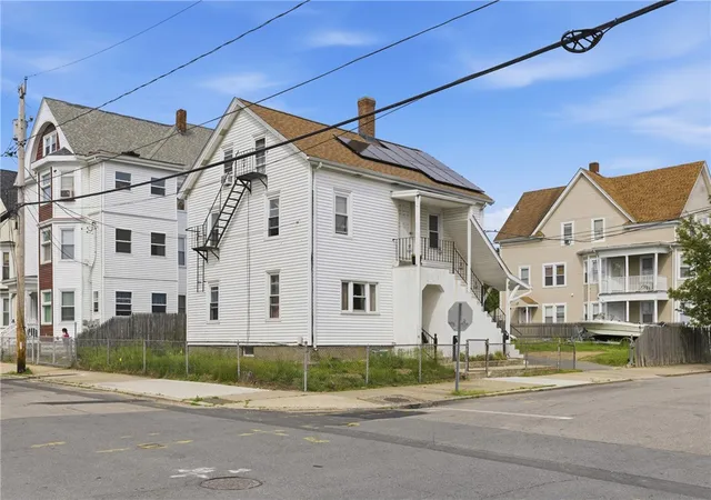 3rd image of 46 Lilac St, Pawtucket, RI 02860 | MLS# 1413617