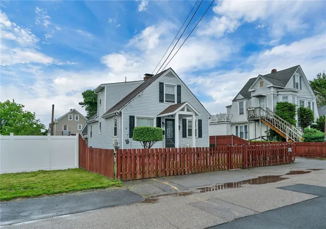 Homes for sale in East Providence, RI | 170 Quarry St, East Providence, RI 02914 | MLS# 1413603