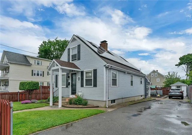 Homes for sale in East Providence, RI | 170 Quarry St, East Providence, RI 02914 | MLS# 1413603
