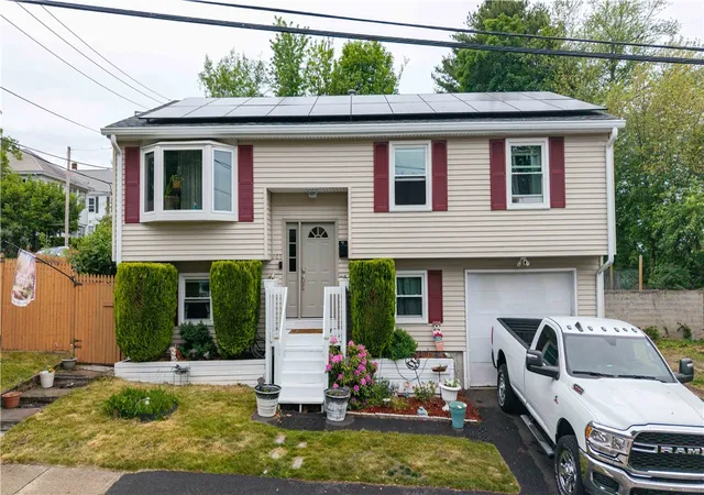 Homes for sale in Pawtucket, RI | 105 Lyman St, Pawtucket, RI 02860 | MLS# 1413368