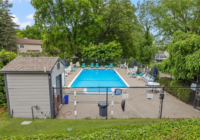 Homes for sale in North Providence, RI | 95 Nipmuc Trl #B, North Providence, RI 02904 | MLS# 1413601