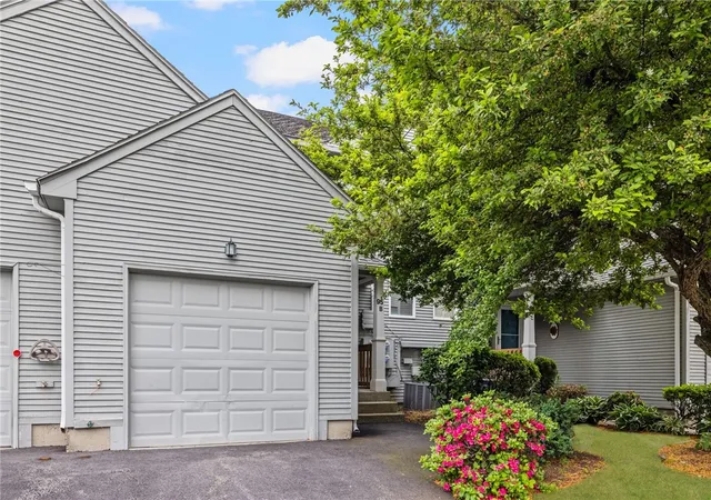 Homes for sale in North Providence, RI | 95 Nipmuc Trl #B, North Providence, RI 02904 | MLS# 1413601