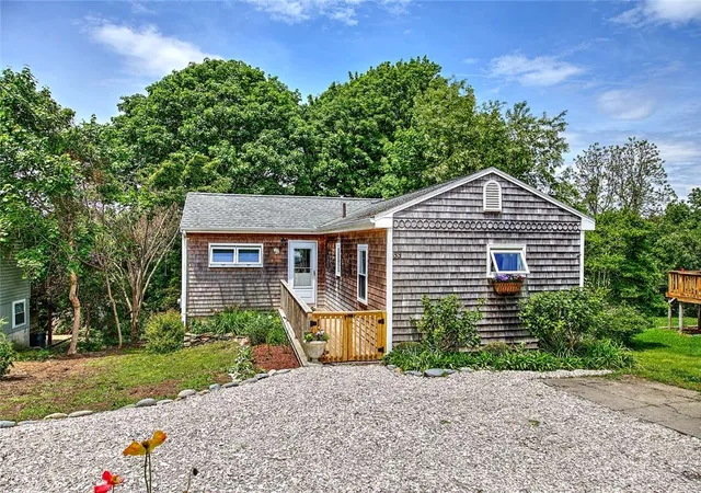 Homes for sale in Little Compton, RI | 33 West Main Rd, Little Compton, RI 02837 | MLS# 1413686