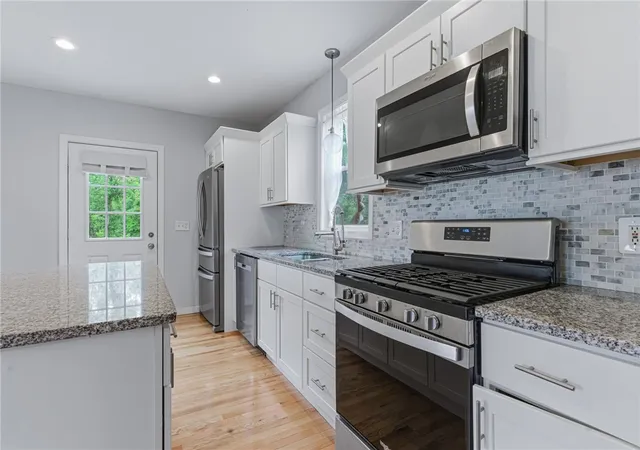 Homes for sale in North Providence, RI | 224 Francis Ave, North Providence, RI 02904 | MLS# 1413704