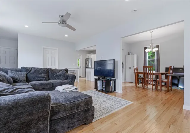 Homes for sale in North Providence, RI | 224 Francis Ave, North Providence, RI 02904 | MLS# 1413704