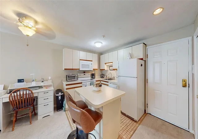 Homes for sale in North Providence, RI | 201 Woodlawn Ave #104, North Providence, RI 02904 | MLS# 1412795