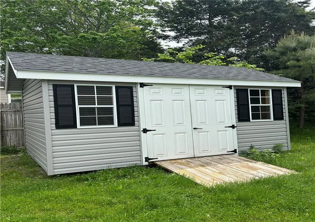 Homes for sale in Glocester, RI | 33 Hemlock Rd, Glocester, RI 02814 | MLS# 1413812