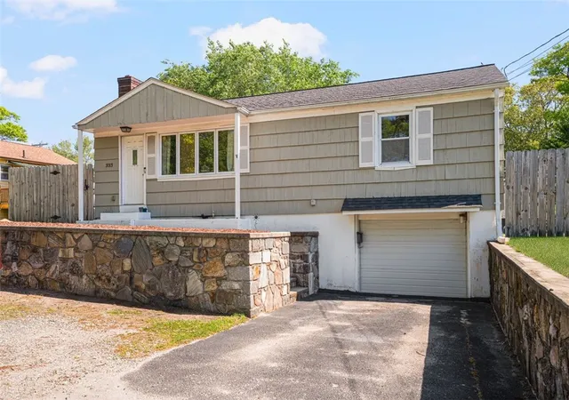 Homes for sale in Coventry, RI | 333 Tiogue Ave, Coventry, RI 02816 | MLS# 1412266