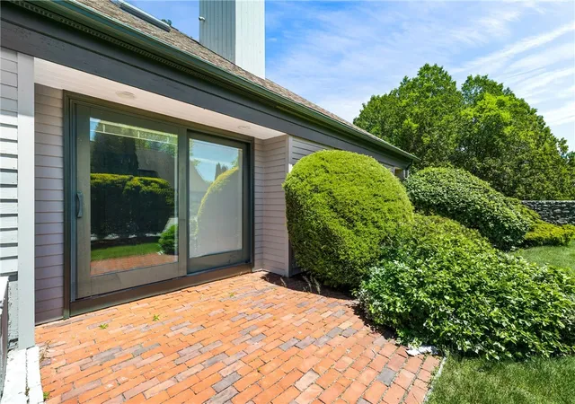 Homes for sale in South Kingstown, RI | 27 Shadow Farm Way Way, South Kingstown, RI 02879 | MLS# 1413596