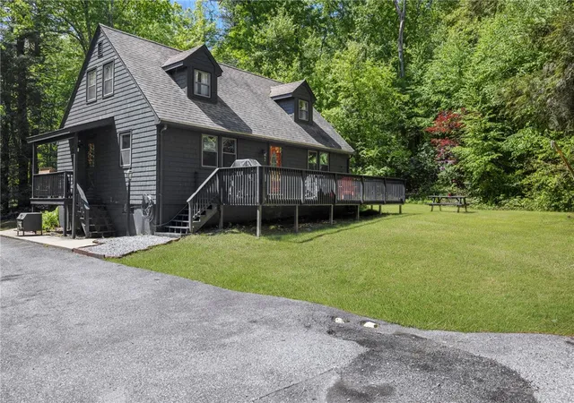 Homes for sale in Glocester, RI | 7 Spruce Ridge Dr, Glocester, RI 02814 | MLS# 1413808
