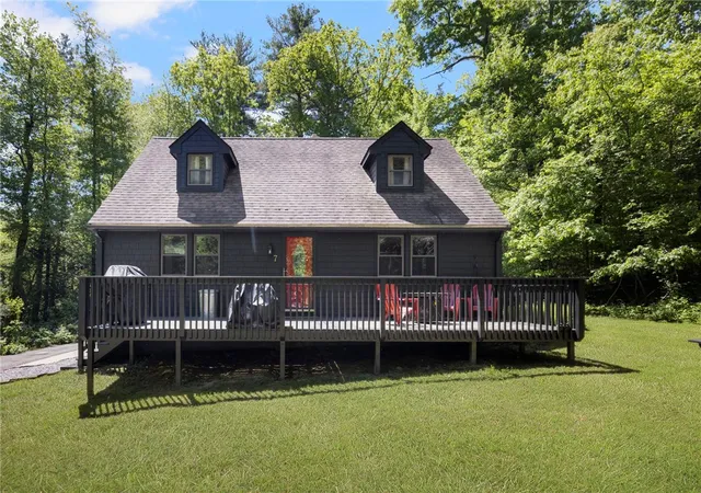 Homes for sale in Glocester, RI | 7 Spruce Ridge Dr, Glocester, RI 02814 | MLS# 1413808