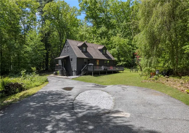 Homes for sale in Glocester, RI | 7 Spruce Ridge Dr, Glocester, RI 02814 | MLS# 1413808
