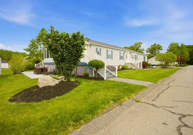 Photo 3 of Single family home for sale at 137 Lark Ln, Tiverton, RI 02878 | MLS# 1413407 | Listing updated on 2026-08-24