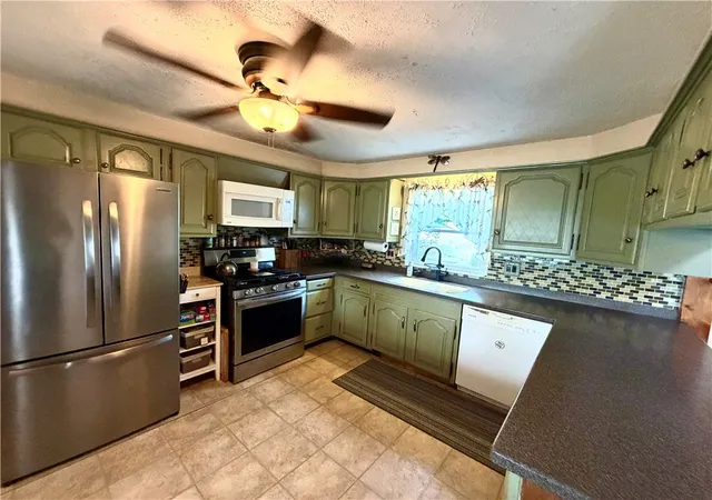 Homes for sale in Cumberland, RI | 52 Duchess Rd, Cumberland, RI 02864 | MLS# 1413852