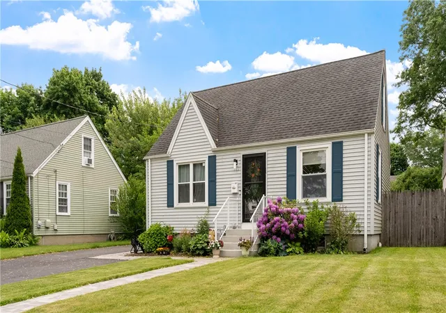 2nd image of 162 Thatcher St, East Providence, RI 02916 | MLS# 1413585