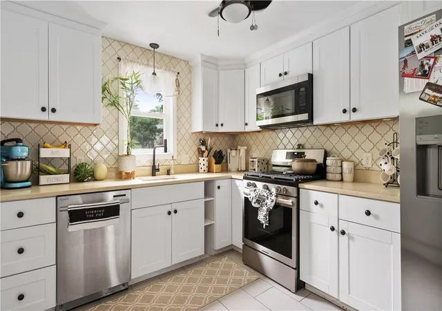 4th image of 162 Thatcher St, East Providence, RI 02916 | MLS# 1413585