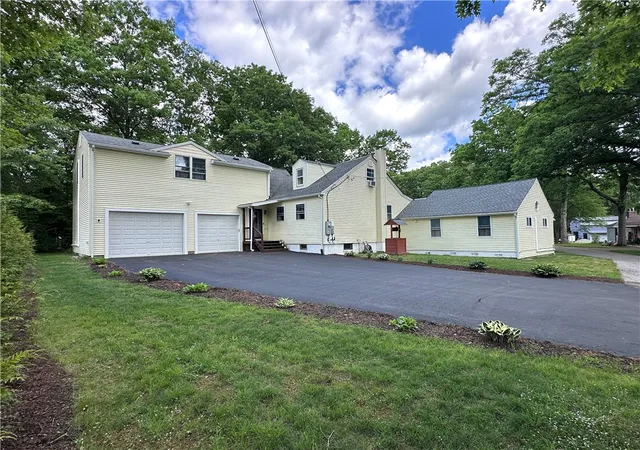 Homes for sale in Glocester, RI | 1381 Putnam Pike, Glocester, RI 02814 | MLS# 1413756