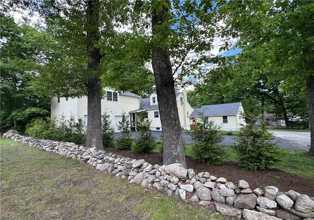 Homes for sale in Glocester, RI | 1381 Putnam Pike, Glocester, RI 02814 | MLS# 1413756