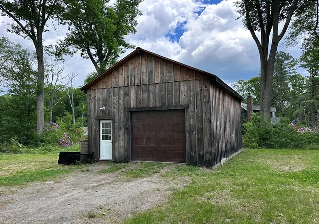 Homes for sale in Glocester, RI | 1381 Putnam Pike, Glocester, RI 02814 | MLS# 1413756