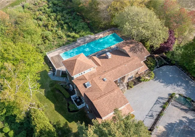 Photo 3 of Single family home for sale at 275 Boston Neck Rd, Narragansett, RI 02882 | MLS# 1413904 | Listing updated on 2026-10-06