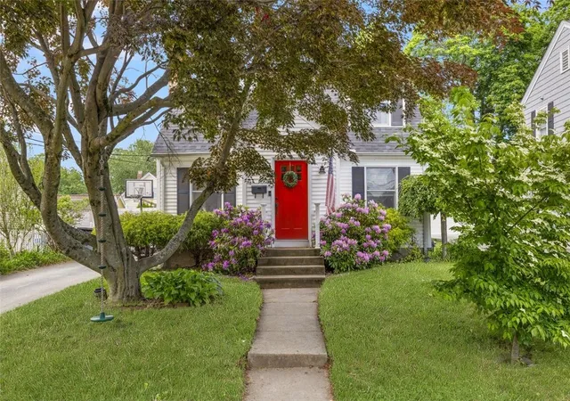 Homes for sale in Cranston, RI | 25 Farm St, Cranston, RI 02920 | MLS# 1413566
