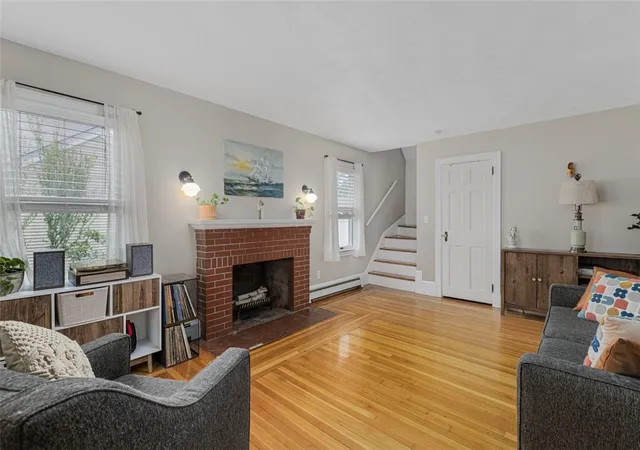 Homes for sale in Cranston, RI | 25 Farm St, Cranston, RI 02920 | MLS# 1413566