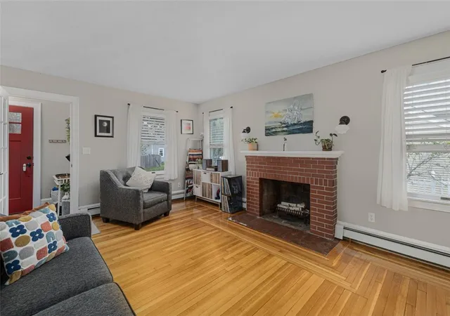 Homes for sale in Cranston, RI | 25 Farm St, Cranston, RI 02920 | MLS# 1413566