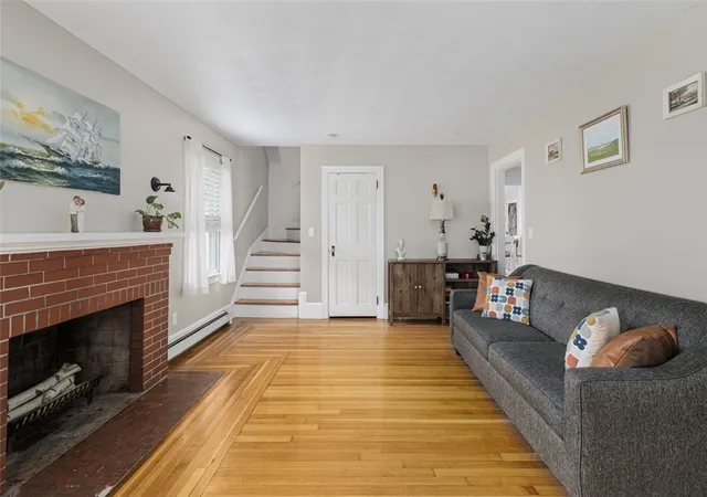 Homes for sale in Cranston, RI | 25 Farm St, Cranston, RI 02920 | MLS# 1413566