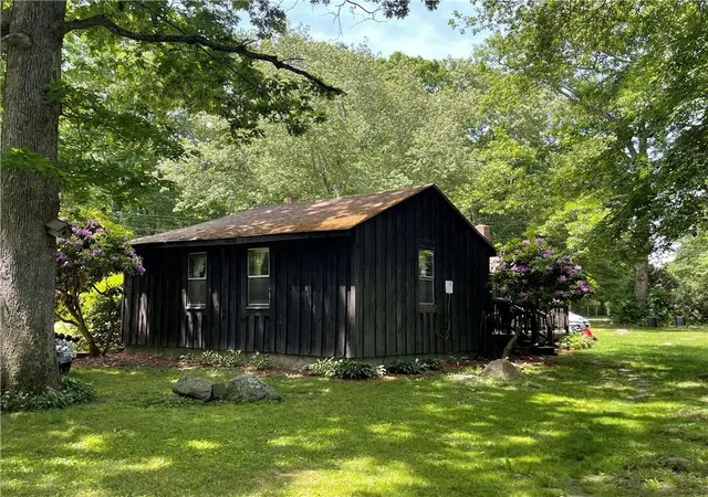Homes for sale in East Greenwich, RI | 470 Shippee Rd, East Greenwich, RI 02818 | MLS# 1411833