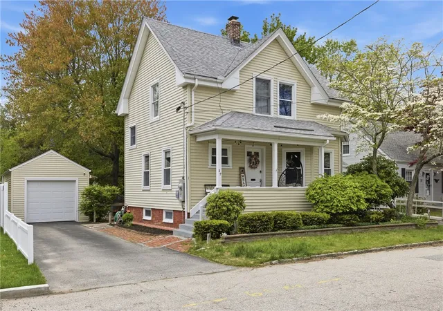 3rd image of 27 Hemlock Ave, Cranston, RI 02910 | MLS# 1413920