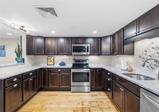 Homes for sale in North Smithfield, RI | 1 Tupperware Dr #235, North Smithfield, RI 02896 | MLS# 1413917