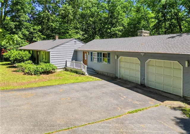 Homes for sale in North Scituate, RI | 584 Hartford Pike, North Scituate, RI 02857 | MLS# 1414002