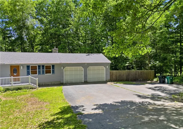 Homes for sale in North Scituate, RI | 584 Hartford Pike, North Scituate, RI 02857 | MLS# 1414002