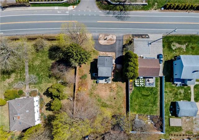 2nd image of 844 Boston Neck Rd, Narragansett, RI 02882 | MLS# 1413983