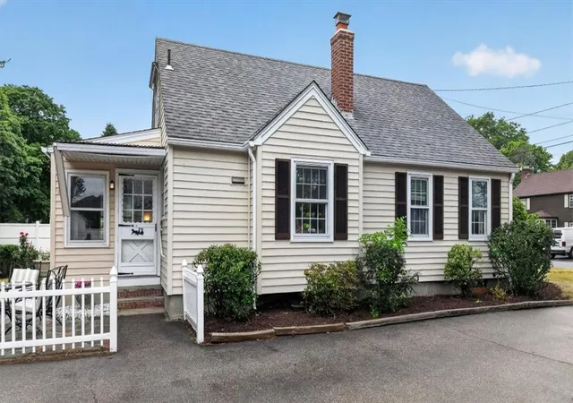 2nd image of 130 Vaughn Ave, Warwick, RI 02886 | MLS# 1413817