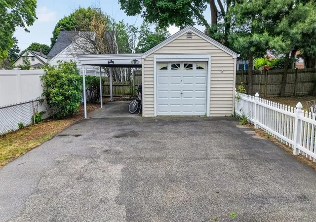 3rd image of 130 Vaughn Ave, Warwick, RI 02886 | MLS# 1413817
