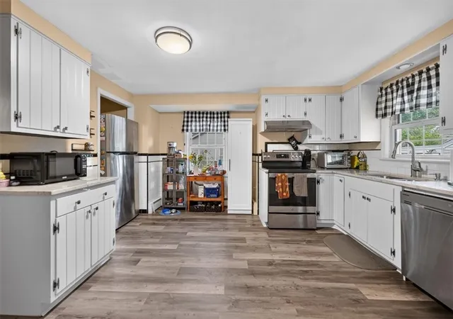 4th image of 130 Vaughn Ave, Warwick, RI 02886 | MLS# 1413817