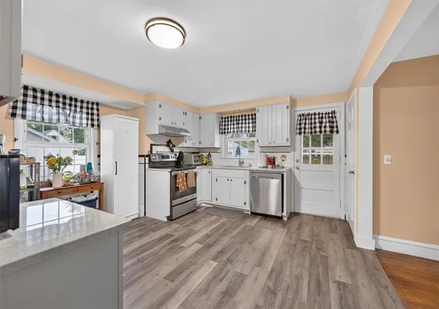 5th image of 130 Vaughn Ave, Warwick, RI 02886 | MLS# 1413817