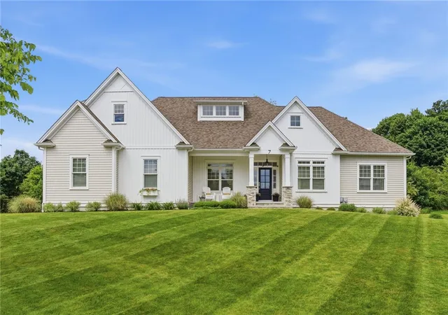 Homes for sale in Warren, RI | 7 Water View Ln, Warren, RI 02885 | MLS# 1413806