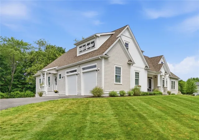 Homes for sale in Warren, RI | 7 Water View Ln, Warren, RI 02885 | MLS# 1413806