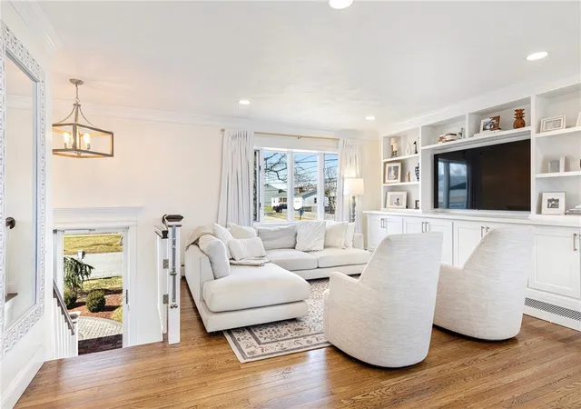 Homes for sale in Bristol, RI | 6 Jenkins St, Bristol, RI 02809 | MLS# 1406838