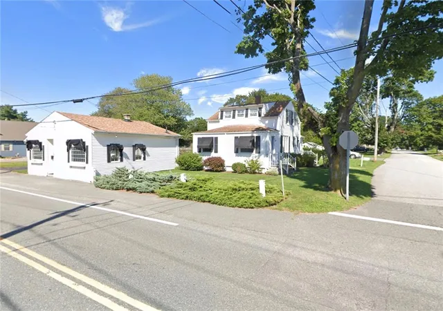 Homes for sale in Barrington, RI | 165 Sowams Rd, Barrington, RI 02806 | MLS# 1413860