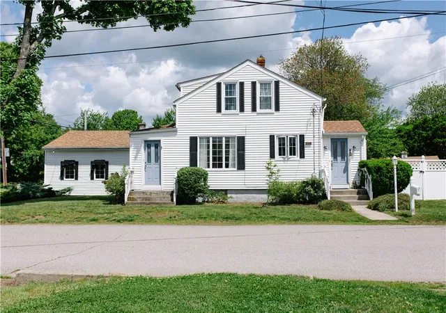 Homes for sale in Barrington, RI | 165 Sowams Rd, Barrington, RI 02806 | MLS# 1413860