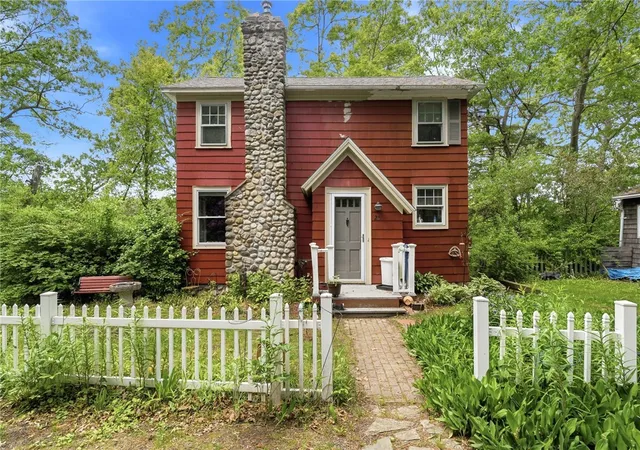 Homes for sale in North Kingstown, RI | 25 Pineland St, North Kingstown, RI 02852 | MLS# 1414077
