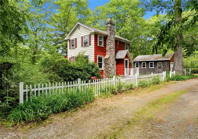 Homes for sale in North Kingstown, RI | 25 Pineland St, North Kingstown, RI 02852 | MLS# 1414077