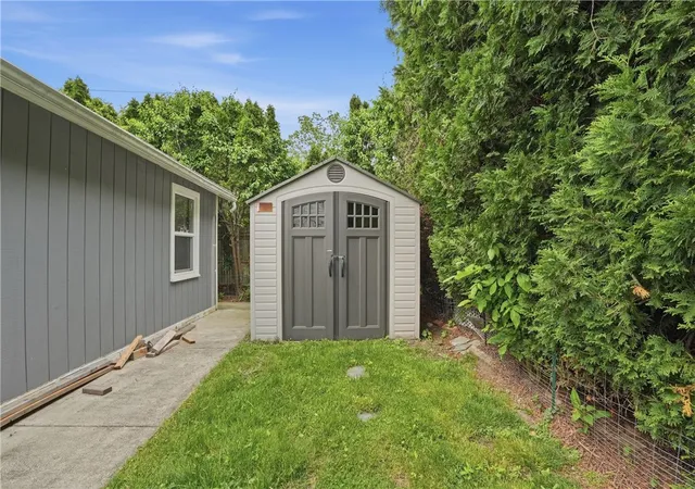Photo 30 of Single family home for sale at 24 Seymour St, Warren, RI 02885 | MLS# 1414075 | Listing updated on 2026-08-22