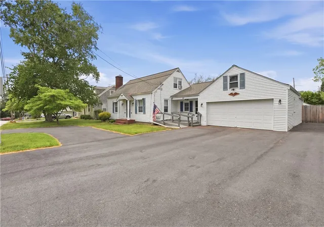 Photo 3 of Single family home for sale at 24 Seymour St, Warren, RI 02885 | MLS# 1414075 | Listing updated on 2026-08-22