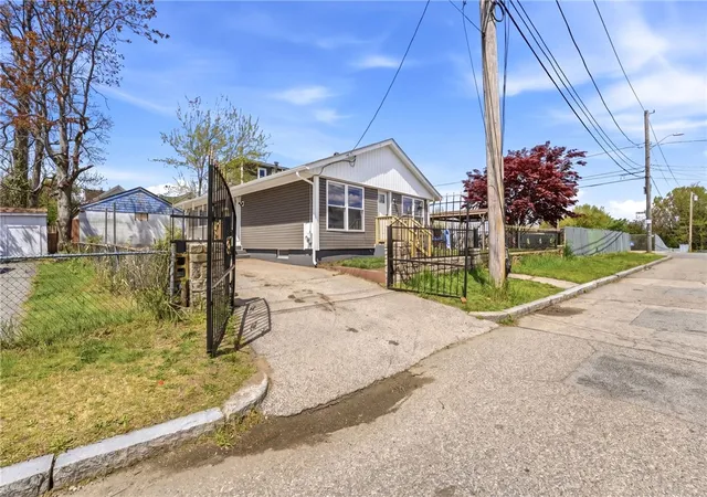 Homes for sale in Providence, RI | 75 Atwood St, Providence, RI 02909 | MLS# 1414148